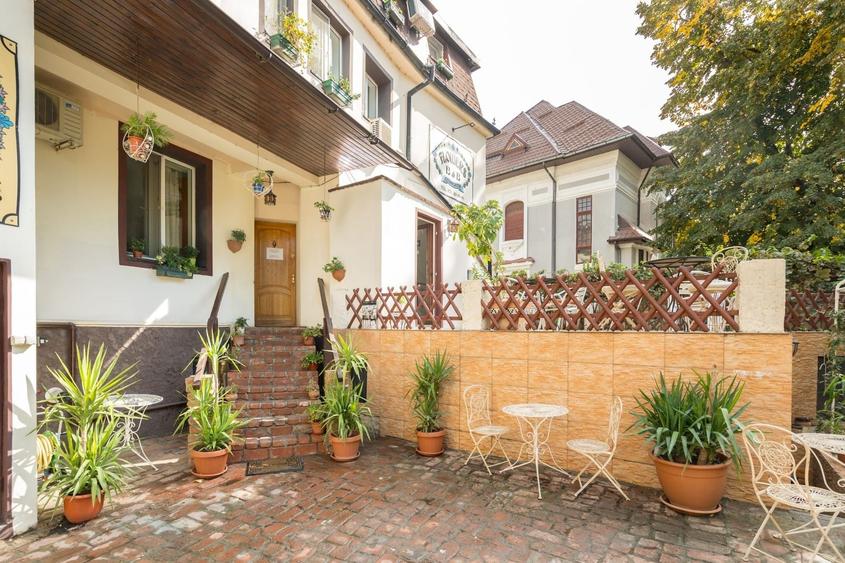 Casă individuală cu 18 camere cu Canalizare în Centrul Civic