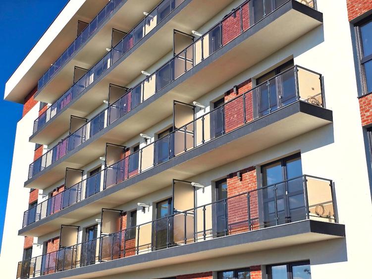 Apartament cu 3 camere semidecomandat în Galata