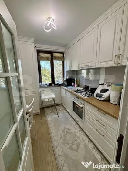 Apartament cu 3 camere semidecomandat în Central