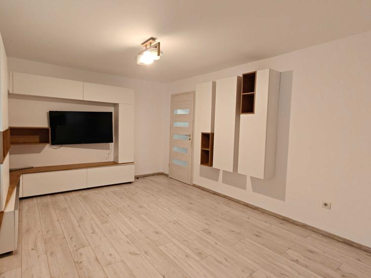 Apartament cu 3 camere decomandat în Zorilor