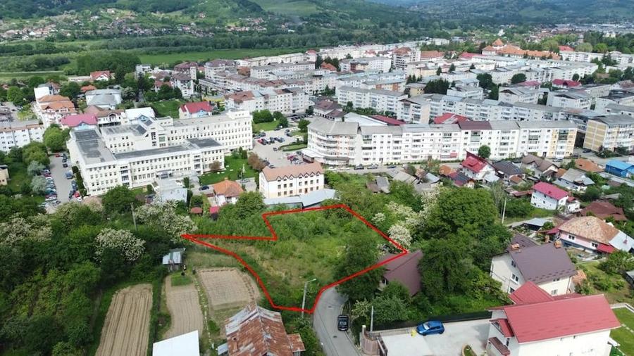 Teren de 3049 mp, în Central