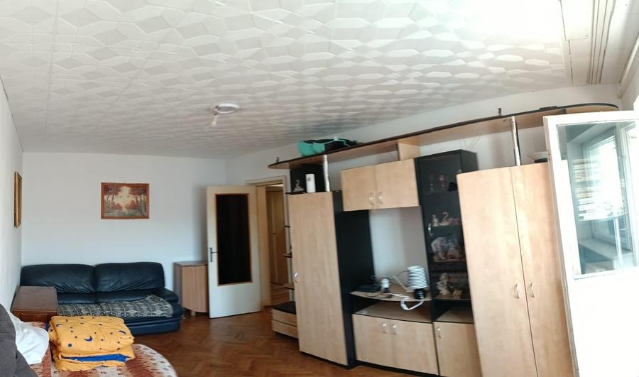 Apartament cu 3 camere decomandat în Craiter
