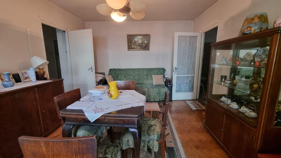 Apartament cu 3 camere semidecomandat în Iancului