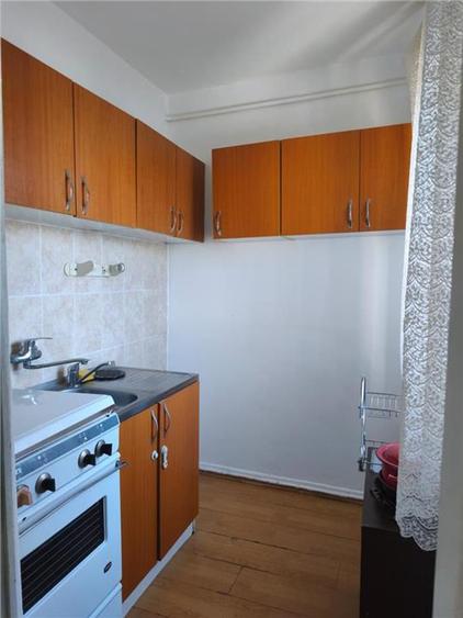 Apartament cu 3 camere semidecomandat în Mureșeni