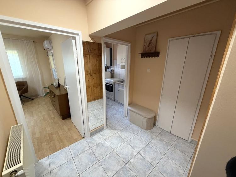 Garsonieră decomandată, mobilată în Cetate