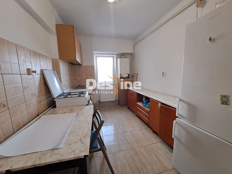 Apartament cu 3 camere decomandat, mobilat în Dacia