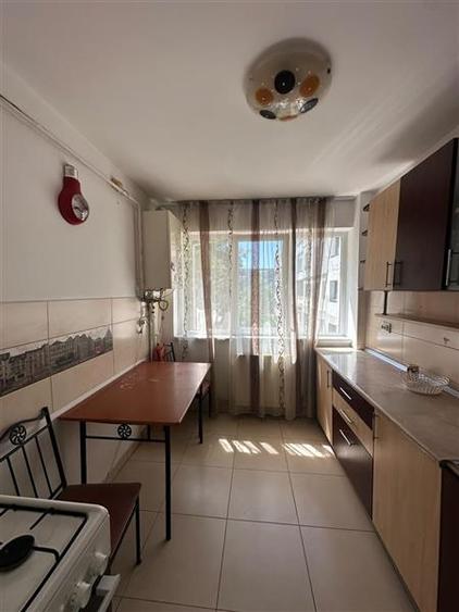 Apartament cu 2 camere semidecomandat, mobilat în Podu Roș