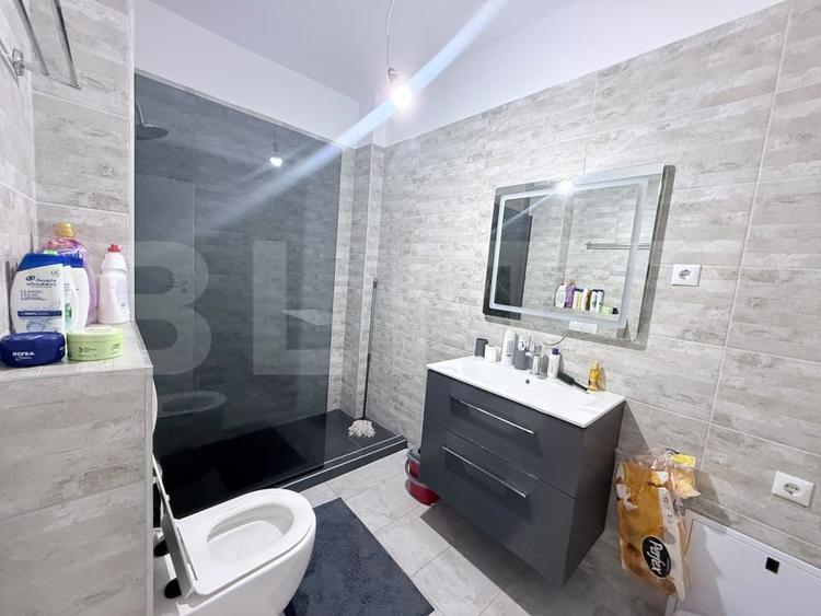 Apartament cu 3 camere semidecomandat, mobilat în Florești
