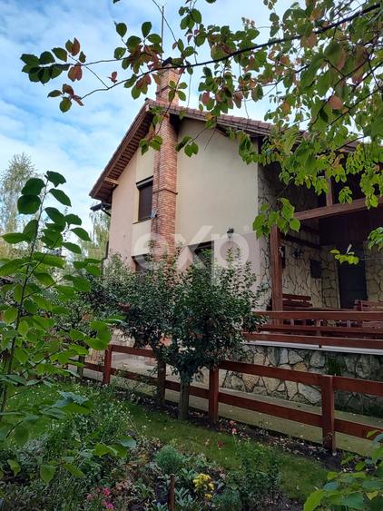Casă individuală cu 9 camere cu Canalizare în Breazu