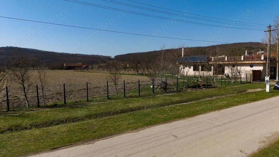 Teren de 2970 mp, în Odvoș