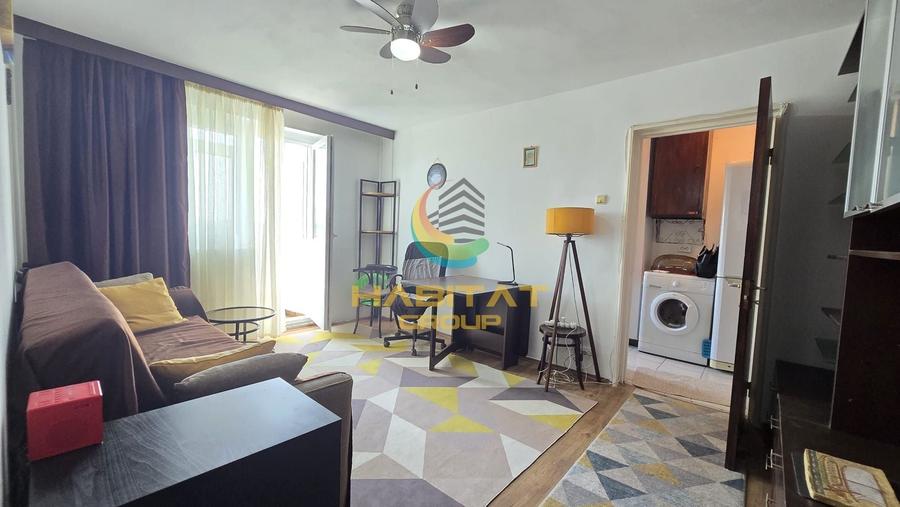Apartament cu 3 camere semidecomandat în Berceni