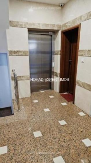 Apartament cu 3 camere în P-ța Victoriei