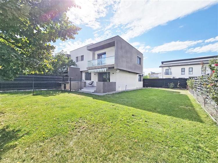 Duplex cu 4 camere cu Canalizare în Domnești