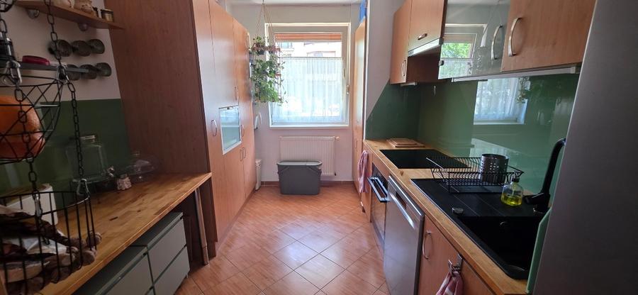 Apartament cu 3 camere decomandat, mobilat în Torontalului