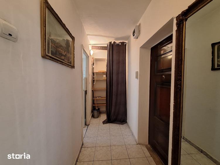 Garsonieră decomandată în Lunei