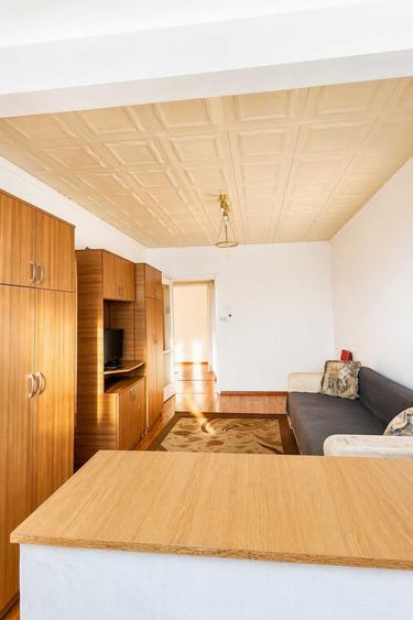 Apartament cu 3 camere decomandat în Sud