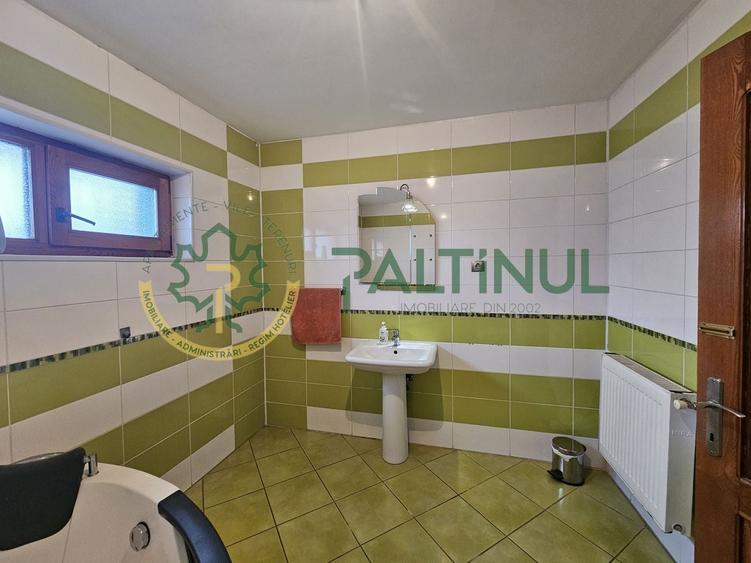 Casă individuală cu 9 camere cu Canalizare în Șelimbăr