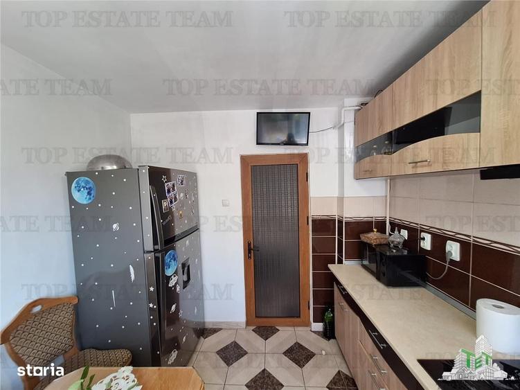 Apartament cu 3 camere semidecomandat, mobilat în Hipodrom