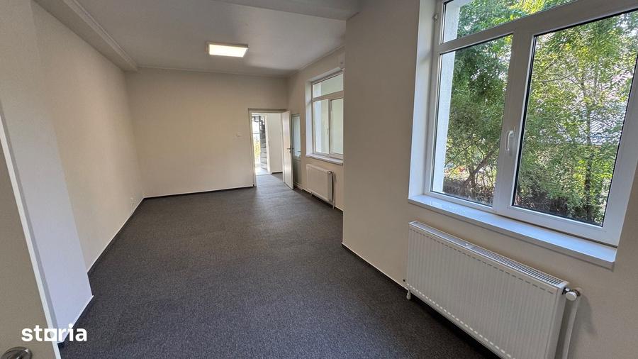 Casă cu 9 camere cu Teren 120 Mp în Cantemir