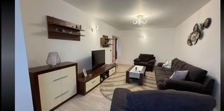 Apartament cu 3 camere decomandat, mobilat în Central