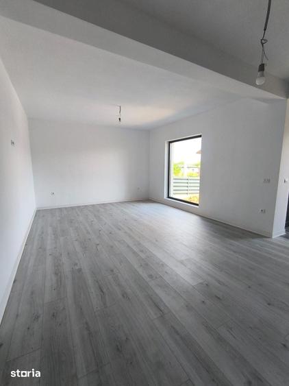 Casă cu 4 camere cu Teren 325 Mp în Valea Adâncă