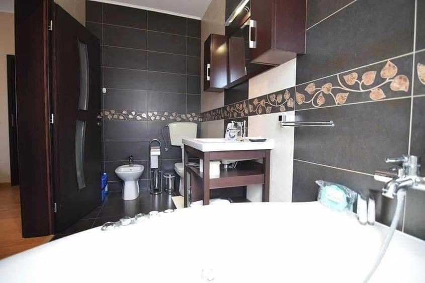 Apartament cu 3 camere decomandat în Exterior Vest