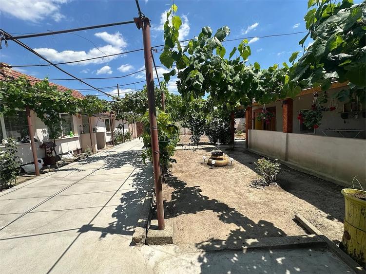 Casă cu 5 camere cu Teren 1500 Mp în Doclin