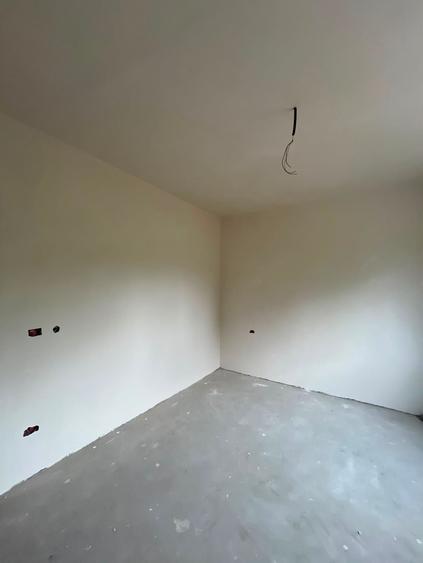 Casă cu 4 camere cu Teren 443 Mp în Holboca