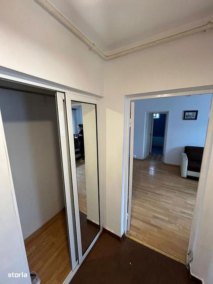 Apartament cu 3 camere semidecomandat, mobilat în Dacia