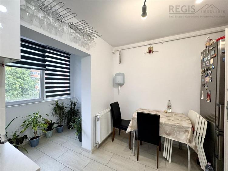 Apartament cu 3 camere decomandat în Triaj