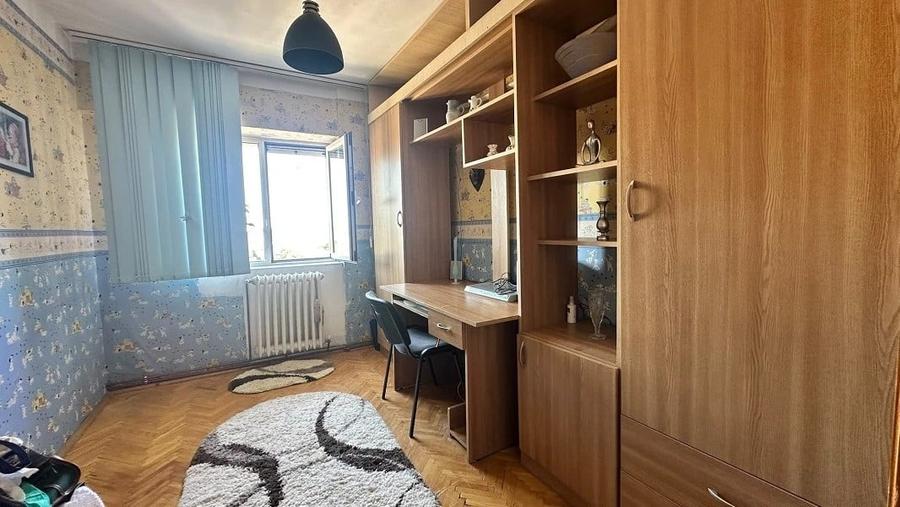 Apartament cu 4 camere decomandat în Păcurari