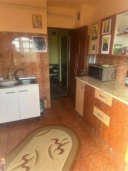 Apartament cu 3 camere decomandat în Buzaului
