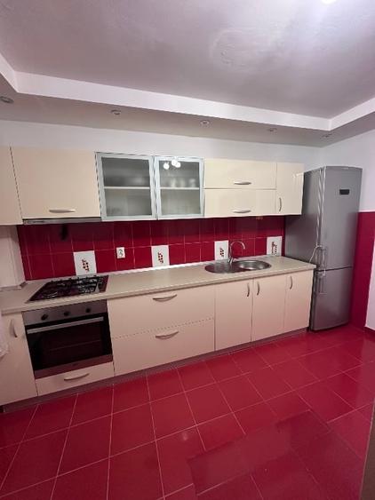 Apartament cu 3 camere decomandat, mobilat în Giurgiului