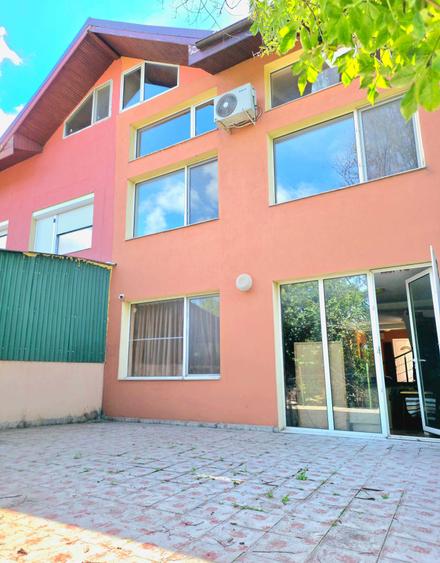 Casă cu 4 camere în Roșu