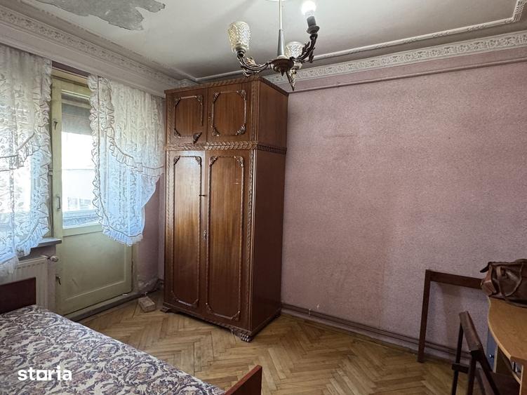 Apartament cu 5 camere decomandat în Nicolae Titulescu