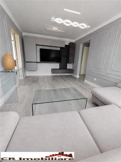 Apartament cu 3 camere decomandat în Titan