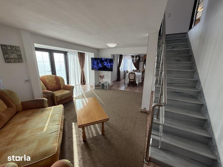 Casă cu 4 camere cu Teren 1714 Mp în Popricani