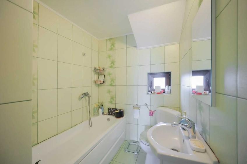 Casă cu 4 camere cu Teren 252 Mp în Sântandrei
