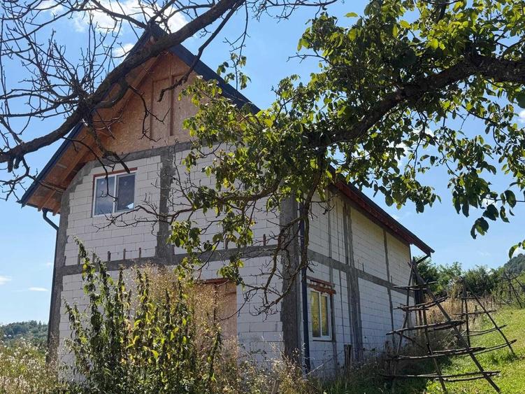 Casă cu 4 camere în Boteni