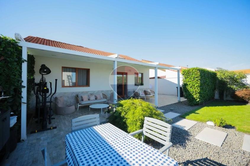 Casă individuală cu 3 camere cu Piscina în Paleu