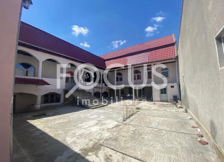 Casă individuală cu 14 camere cu Canalizare în Dâmbovița