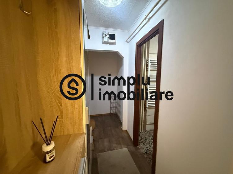 Apartament cu 3 camere semidecomandat, mobilat în Craiovița Nouă