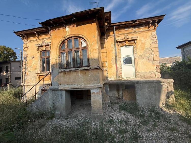 Casă cu 5 camere cu Teren 400 Mp în Unirii