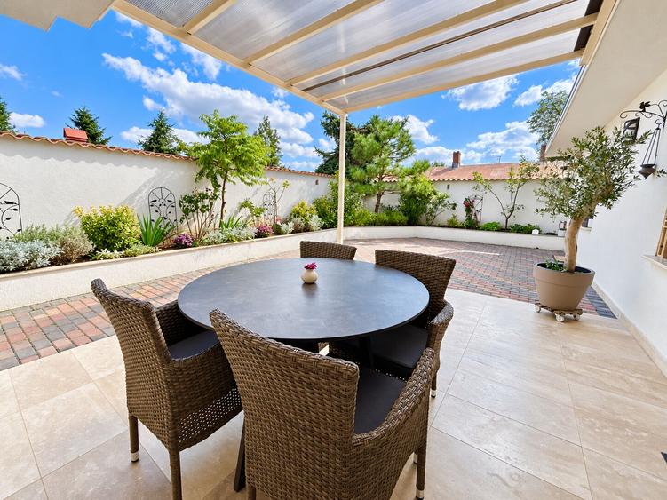 Apartament cu 3 camere în Băneasa
