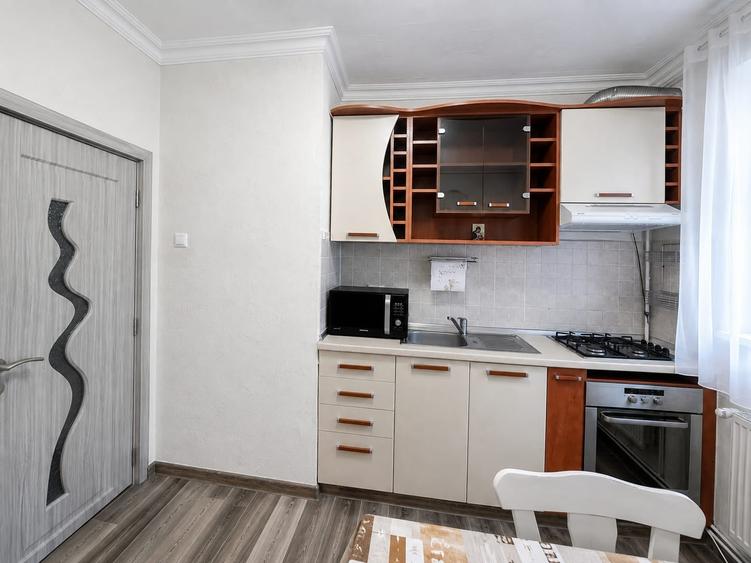 2 camere decomandat, Etaj 1 , Brașovul Vechi – Str. Simion Bărnuțiu - 11