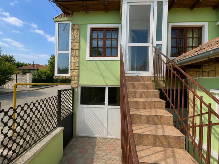 Casă individuală cu 5 camere cu Canalizare în Ovidiu