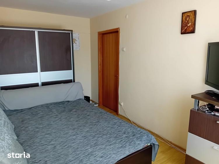Apartament cu 4 camere decomandat în Micro 4