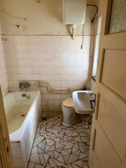 Apartament cu 3 camere decomandat, mobilat în Capitol