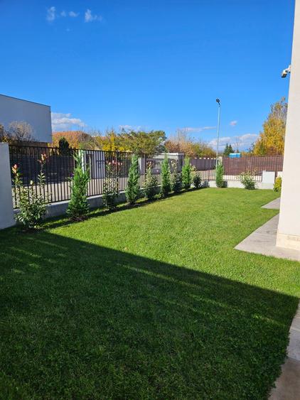 Apartament cu 3 camere semidecomandat în Bucureștii Noi