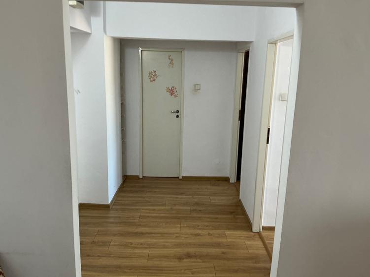Apartament cu 3 camere decomandat în Traian